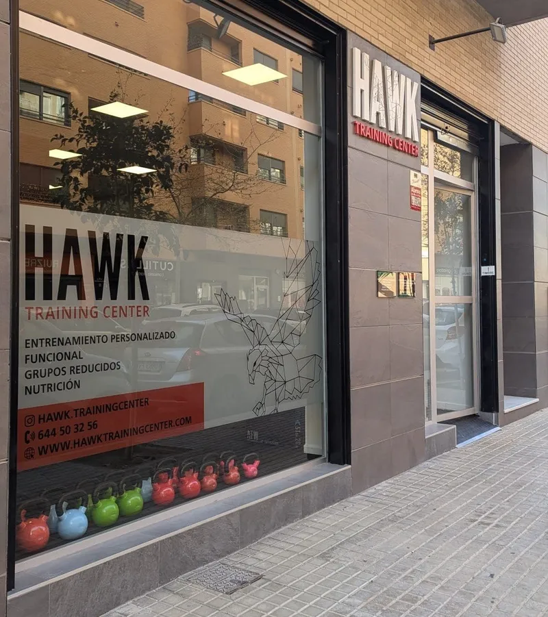Fachada de Hawk Training Center, donde paso consulta en Elche