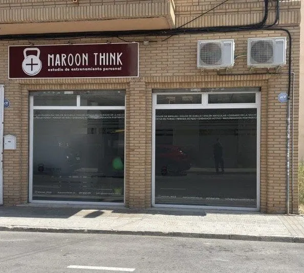 Fachada de Maroon Think, donde paso consulta en Torrellano